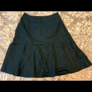 Black causal skirt